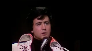 Andy Kaufman does Elvis Presley on the Johnny Cash Show’s Christmas Special (1979)