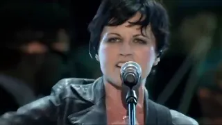 Dolores O'Riordan & Sinfonia Varsovia    Zombie  orch  & cond  Adam Sztaba Nv89TpYri6I