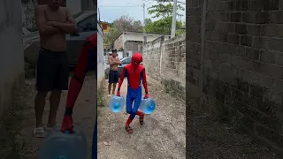 ￼Spiderman está en la edad de la punzada 😅￼