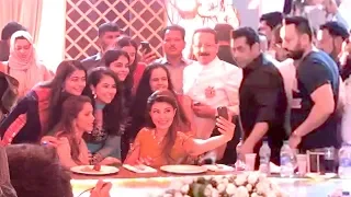 INSIDE Video: Baba Siddiqui Iftaar Party 2018-Salman Khan,Jacquiline Fernandez-Race 3