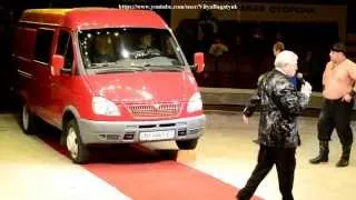 Рекордный трюк-переезд автомобиля весом 3700 кг через Дмитрия Халаджи