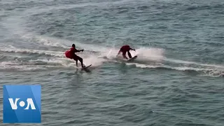 Gaza Surfers Welcome New Year in Santa Costume | VOA News