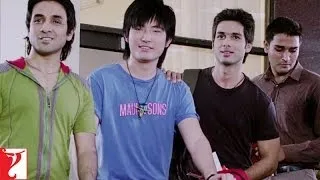 Comedy Scene 1 - Badmaash Company | Are you carrying | Shahid Kapoor | Anushka Sharma