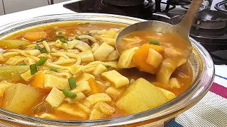 Sopa que não seca o caldo com legumes e carne e muito caldo