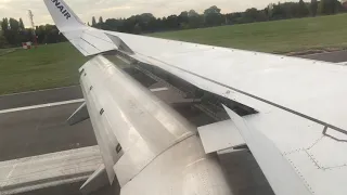 Ryanair 737-800 Landing Birmingham