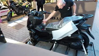 unboxing 350cc scooter from QJMOTOR