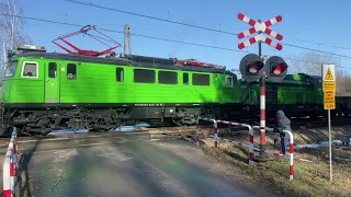 Byków, ul. Kasztanowa 31, przejazd kolejowy zimą, gm, Długołęka, railway crossing at winter, [4K]