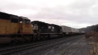 NS westbound intermodal near Enon Valley, PA