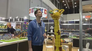 Der Held flitzt über die Spielwarenmesse 2020. Wunderbare Abenteuer in Nürnberg!