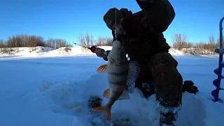 Весь замерз, но рыбы наловил. Рыбалка под вечер. Часть 1.