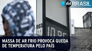 Massa de ar frio provoca queda de temperatura pelo país | SBT Brasil (10/06/23)