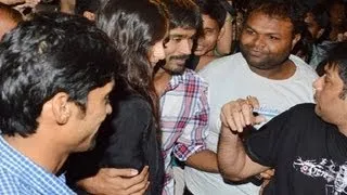 Dhanush Protects Sonam Kapoor As Crowd Mobs Her