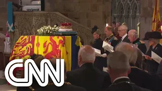 Velório da rainha Elizabeth II em Edimburgo chega ao fim e caixão irá para Londres | LIVE CNN