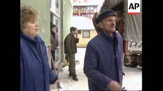 BOSNIA: SARAJEVO: SERB FAMILIES PREPARE TO LEAVE