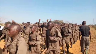 "Treino duro combate fácil/Macandzene"