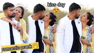 romantic prank 🤩 prank on boyfriend 🤭  romance karungi 😉 kissing prank