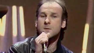 Wogan - Mike and the Mechanics - "Silent Running" (1986)