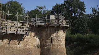 Bau einer Burg des Mittelalters