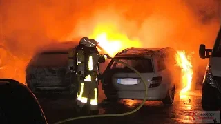 [DREI AUTOS IM VOLLBRAND] - Flammen & starke Rauchentwicklung | Feuerwehr Monheim am Rhein -