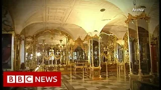 'Priceless' diamond heist captured on CCTV - BBC News