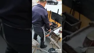 Traditional Chinese way of making popcorn