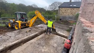 JCB 4CX Backhoe loader digging Foundations