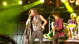 AEROSMITH FRONT ROW ANNA GIVES STEVEN THE VEST SHE MADE HIM!!