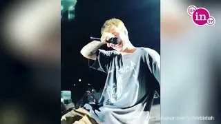 Sänger Justin Bieber weint auf der Bühne