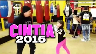 Boxeo infantil en Segundos Fuera. Practicando manoplas con Cintia Sanchez