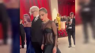 LADY GAGA HELPS A PAPARAZZI ON OSCAR 2023