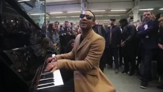 JOHN LEGEND PERFORMS  ORDINARY PEOPLE AT ST PANCRAS INTERNATIONAL STATION