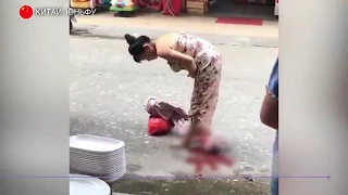 Женщина родила на улице в Китае