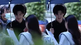 When you laugh, you really look at the person you like! Chen Zheyuan smiled and looked at Zhao Lusi!