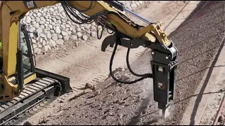 Setting Proper Auxiliary Flow for a Hammer on a Cat® E2 Mini Excavator