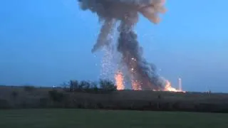 ANTARES EXPLODES Panic at the press site Orbitals rocket blows up   YouTube