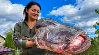 A Huge FISH HEAD of CATFISH Stuffed with Fruit and fried in Tandem