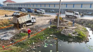 Clutter​ Rocky Soils On New Road Exit Of City Ring Concrete Road With D31P KoMatSu DozEr & DumpTrucK