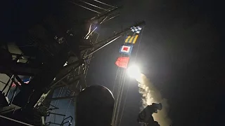 США нанесли ракетный удар по авиабазе Асада в Сирии (новости)