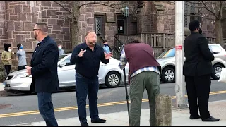 Conspiracy theorist Alex Jones visits Yale, Skull and Bones