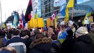 "Ще не вмерла України" на Євромайдані в Торонто 24 листопада 2013 року (#ЄвроМайдан #EuroMaydan)