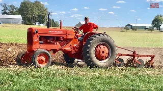 ALLIS-CHALMERS D-17 Tractor Plowing