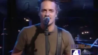 Fuel - Falls On Me (Live On Killborn) 2003