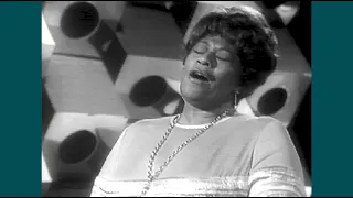 Ella Fitzgerald • “This Girl’s In Love With You” • 1969 [Reelin' In The Years Archive]