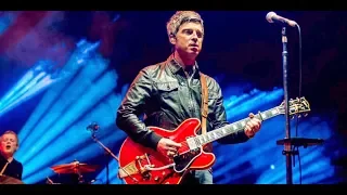 Noel Gallagher Emotional version "Don't look back in anger" Milan