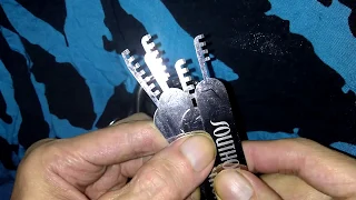 Lock Picking a Brinks 171 With Southord Comb Picks.