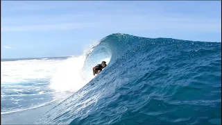 Surfing Small Cloud break Fiji