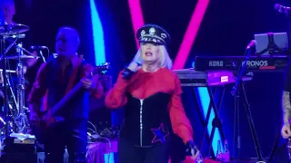 Kim Wilde "Kids In America" live - Mar 4 2023 -  The 80's Cruise