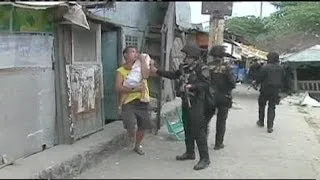 Philippines: Residents clash with demolition team