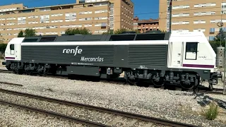 Locomotora 333-375 recién pintada. Vicalvaro. 20/7/2023.