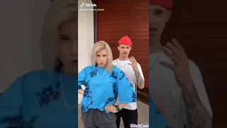 повернула голову бедро в сторону 😏🔥 тик ток тренд Люди в тик токе Тренд 2020 🔥🔥